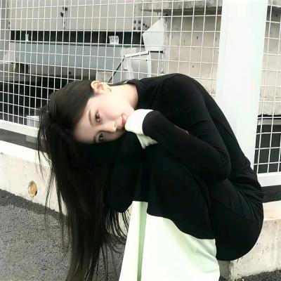 某天后之女又出大瓜：出道颜值引争议，学校展开调查，深夜